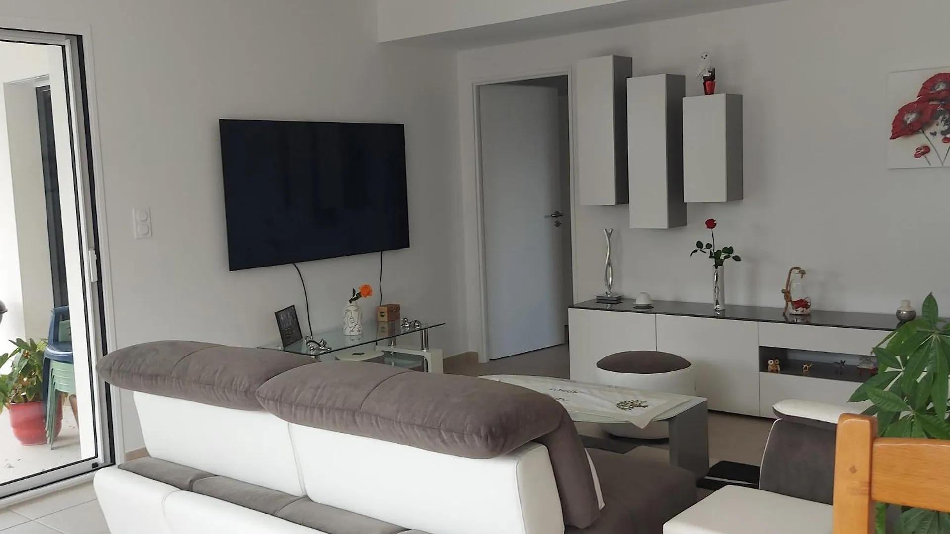 Maison Neuve A St Armel Morbihan Et Son Jacuzzi 6 Places Saint-Armel 0*,  フランス